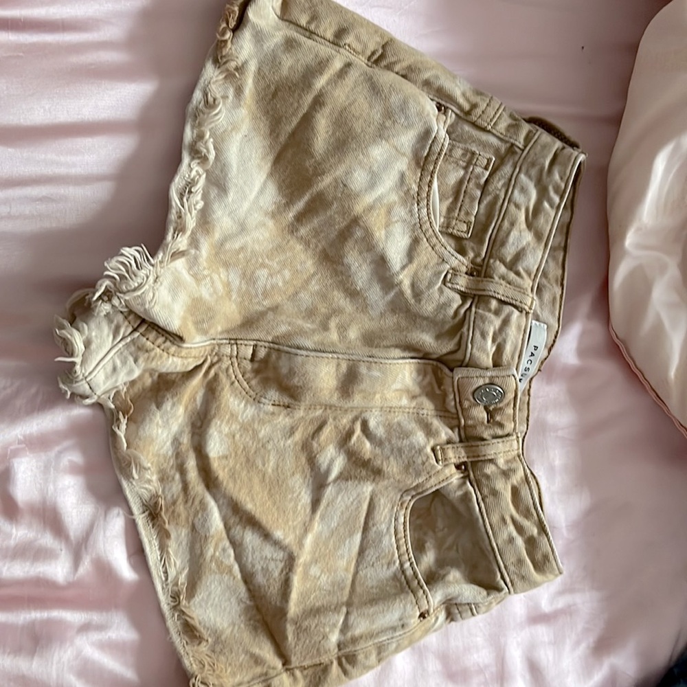 no stains new very pretty and comfortable